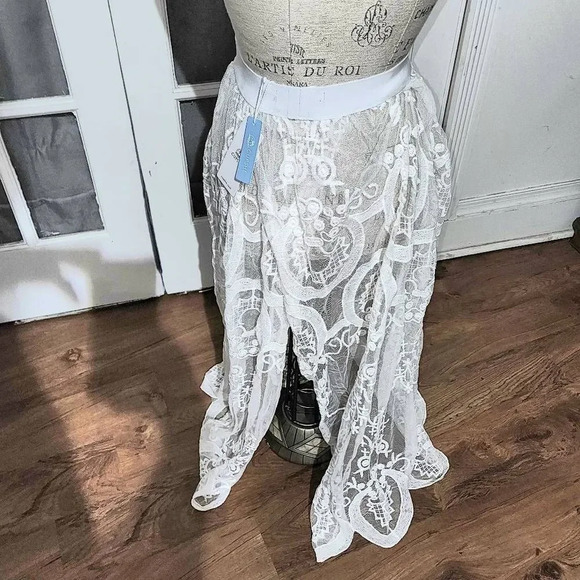 NWT Cupshe‎ Womens White Embroidered Swim Cover Up Skirt XS Small - Picture 2 of 4